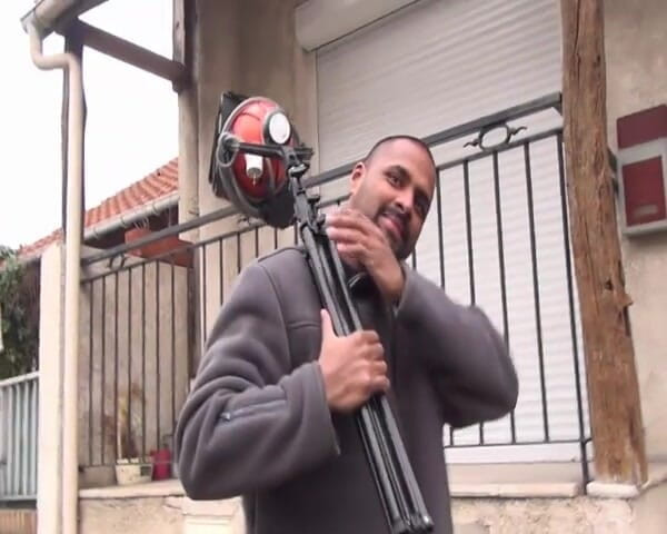 Paris Jango: Amatérská dívka plní svou fantazii natáčením porno videa