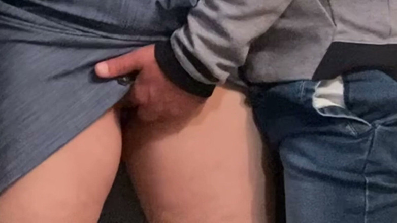 PriyaNaavya: Bambola insaziabile – Il suo dito birichino sotto il vestito