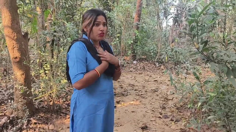 Sona bhabhi: uriya kolej garl jangal men apne boyaphrend ke saath haard-kor...
