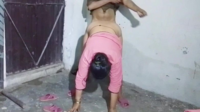 Abida sexy: Awek india muda yang cantik seks panas matang mendorong hils...