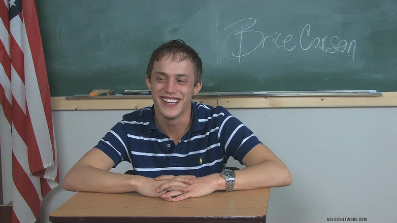 Teach Twinks: Linda de labios gruesos Brice Carson chats