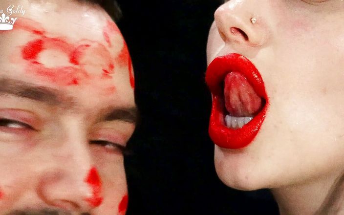 Goddess Misha Goldy: 赤い口紅のキスでアレックスの顔を覆う