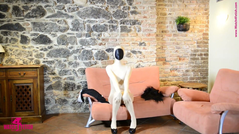 ZentaiDolls: Sarah objeví svou lásku pro zentai