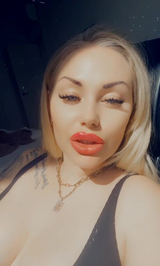 Goddess Misha Goldy: 服从我，男孩！