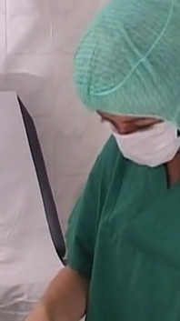 Maduras senhoras transformam exame médico em brincadeira lésbica molhada