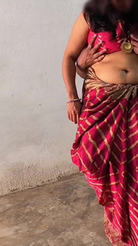 Pados Wali Bhabhi Ko газовий балон Lagane Ke Bahane Ghar Me Ghodi Banaa K Choda Aur Sadka Muh Pe Nikaal Diya