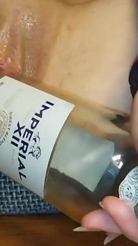 Min fru älskar att hoppa på en enorm flaska
