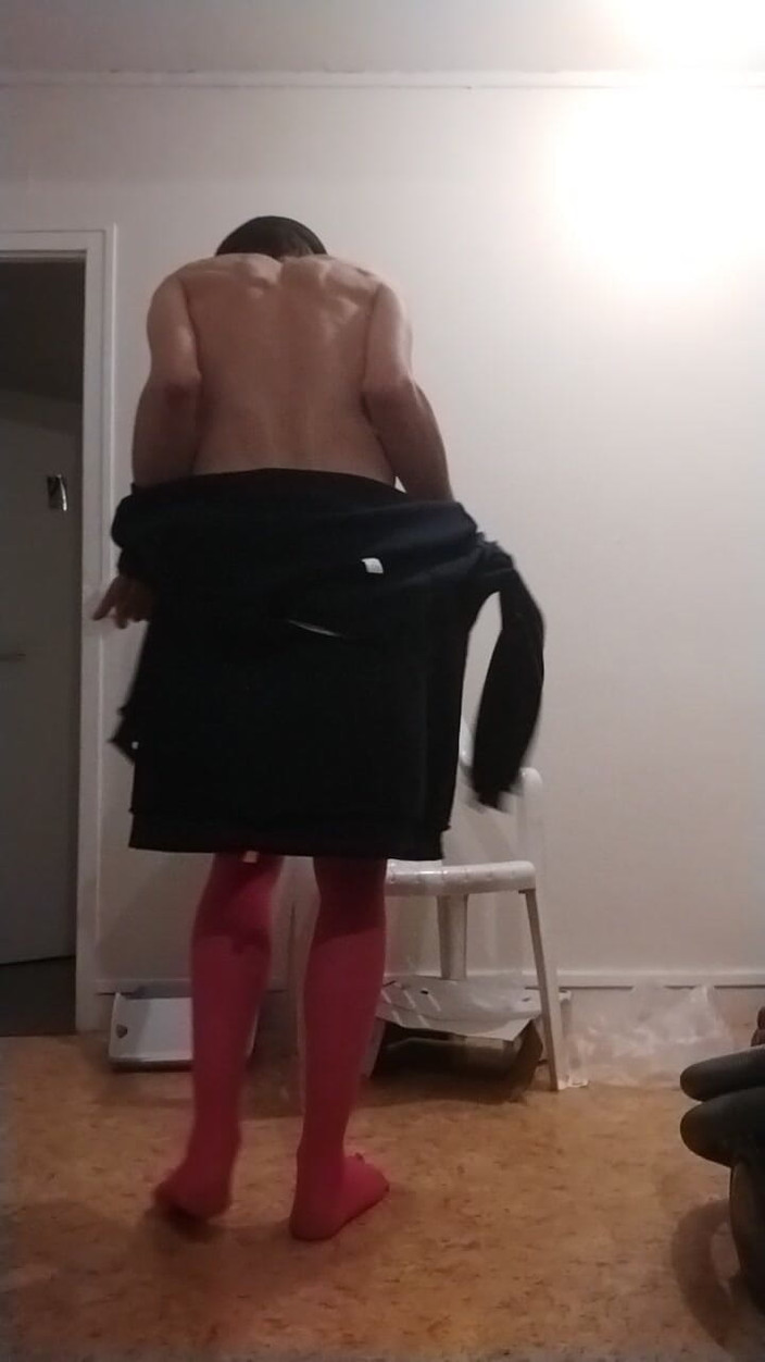 Loleauve: Striptis Dalam Seluar Dalam Merah Jambu Seksi