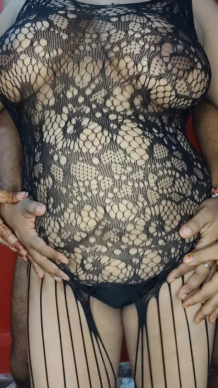 Kavita suman: Indische bBW-ehefrau zeigt ihre molligen möpse und arsch