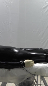 Dominatrix e suas experiências com um escravo.