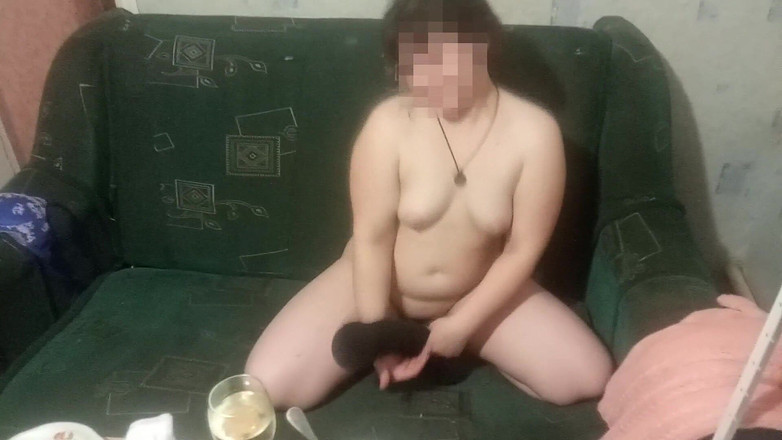 VitLen2: Âm hộ của con điếm này vào đêm giao thừa mới