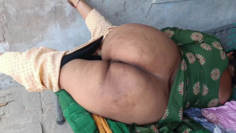 Yourgeeta8899: Beleza Pooja geme alto enquanto é fodida com força em estilo...