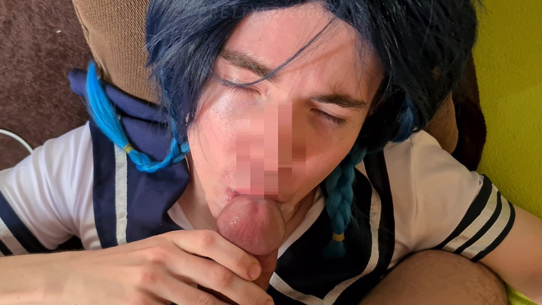 Prettyboi2000x: Curva Venti suge pula grasă și are parte de o încărcătură sexy în...