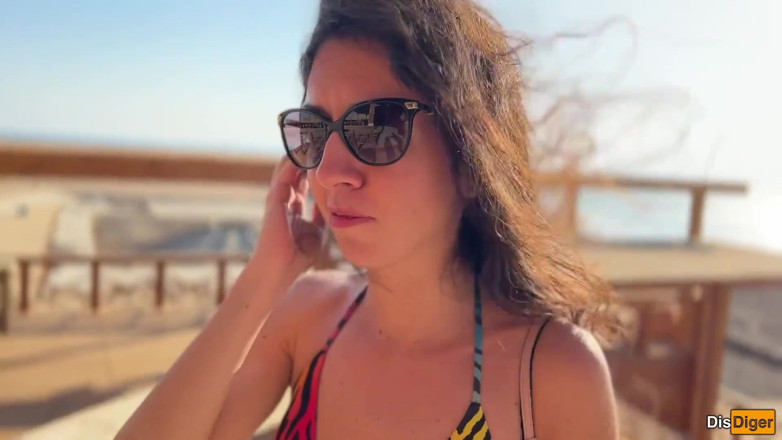 Dis Diger: Le ofreció a un extraño un masaje en la playa,...