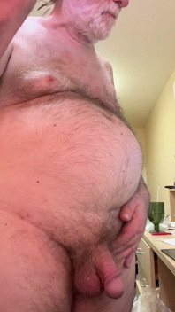 L'allenatore karl è nudo e eccitato 7106