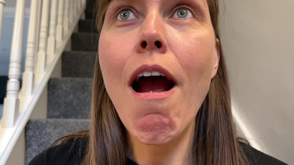 Wamgirlx: 我打赌，你希望你有我的舌头狠狠地吮吸你？