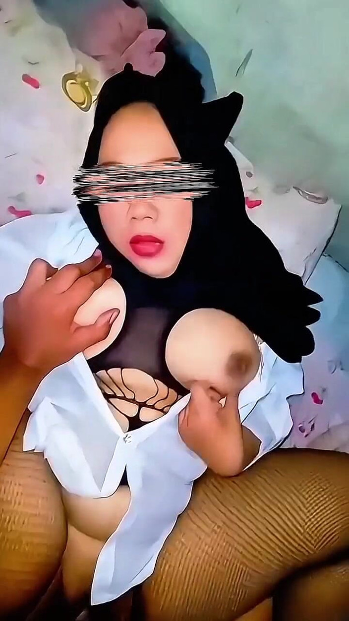 EditEdatEdit: Con điếm Indonesia đội khăn trùm đầu thổi kèn và bị con cặc...