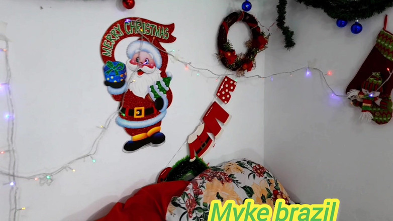 Myke Brazil: Spécial Noël 2026, avec le mannequin Lyha Silva ! Elle adore le...