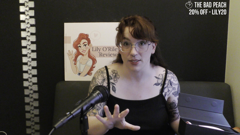 Lily O'Riley: NSFW recensie van de honingpislikkende vibrator uit de slechte perzik