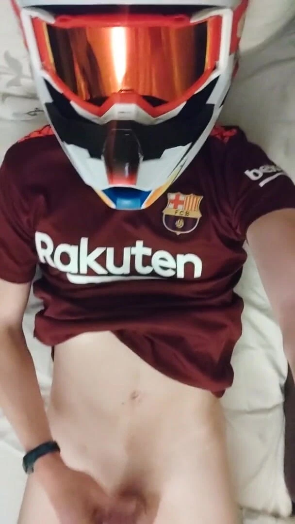Sneakersmax98: Twink in Mxhelmet Jerking-off