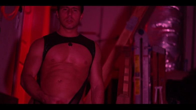 Reese Rideout: Blinkande ljus! Strip tease och Jo