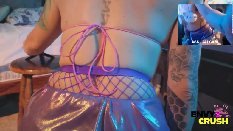 goddessXenvy: Gamer Girl in Fishnets Fica De Joelhos