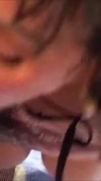 Beste rijpe vrouw geeft de voorkeur aan een trio in een sletterig huis