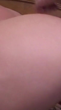 Unersättliche blonde MILf nimmt jeden angebotenen dicken schwanz