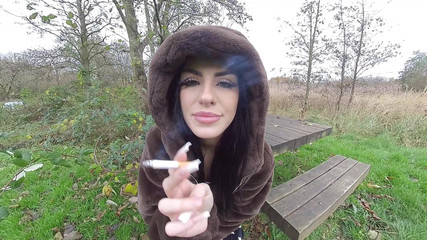 VR smokers HD-2D Videos Only: Shay London - merokok