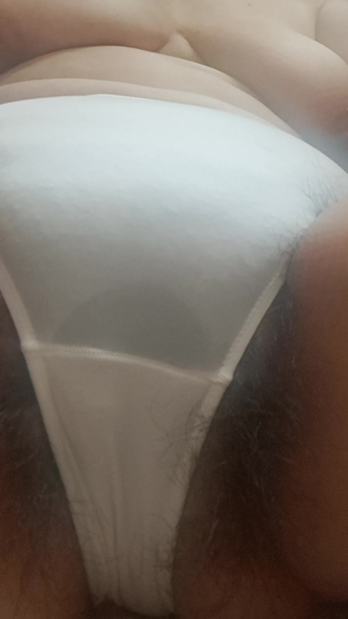 Mommy big hairy pussy: सौतेली मम्मी की गीली पैंटीज