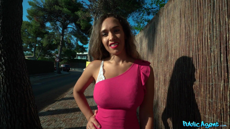 Public Agent: Agente público - peituda russa Briana Bandares é fodida no ponto de ônibus