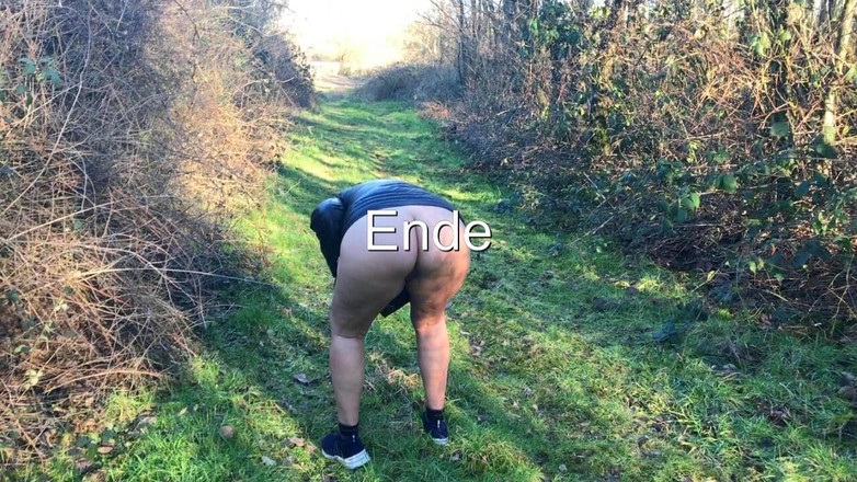 SweetSusi: Tlustá bunda v lese, nic jiného