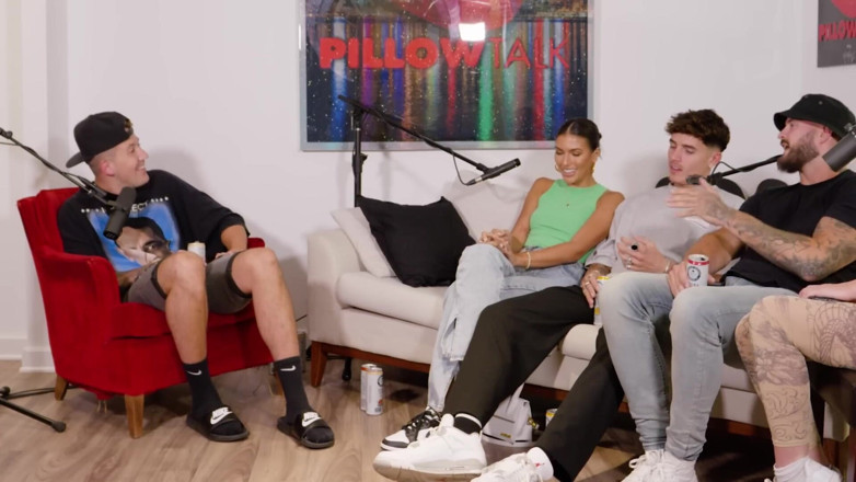 Pillow Talk: Cam Holmes on, já s Emily Faye Miller