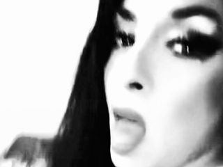 Mia 69: 젖탱이 때리기