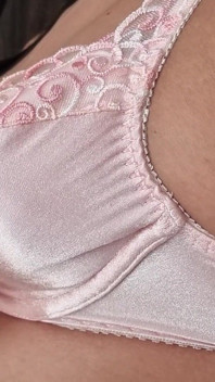 Satin màu hồng siêu gợi cảm và áo lót ren