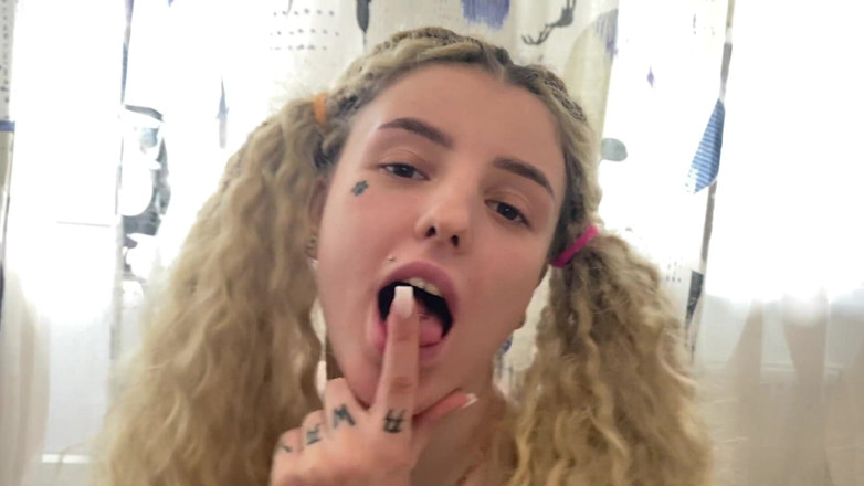 Barbietatoo1: Waiting for my sugardaddy