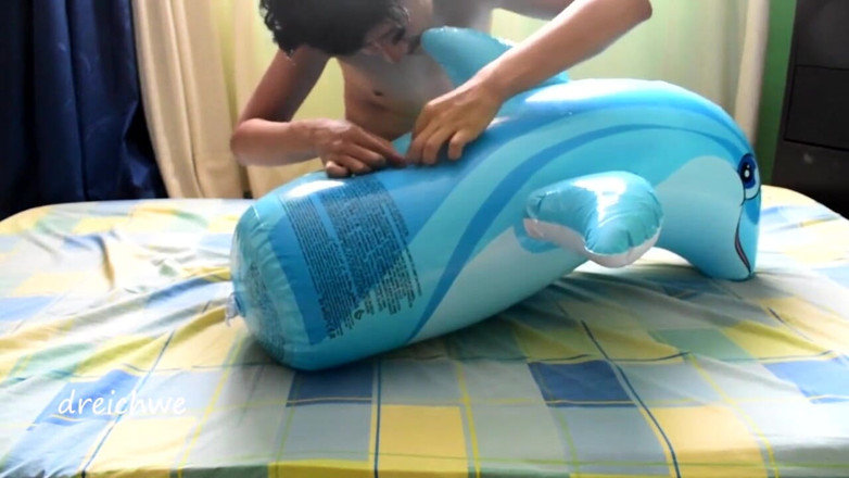 Dreichwe: Inflating a dolphin