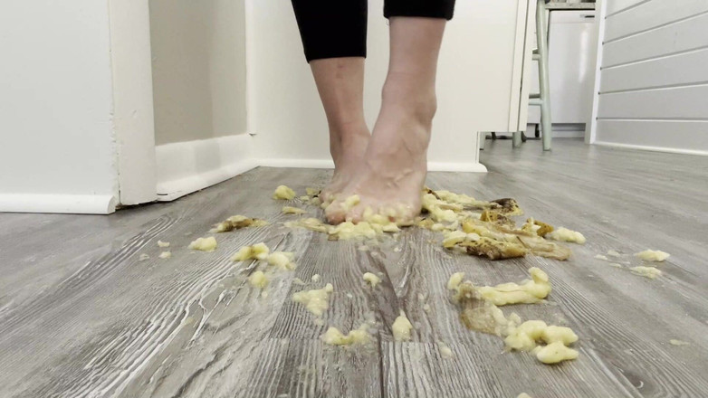 footivities: Écrasement de banane avec les pieds