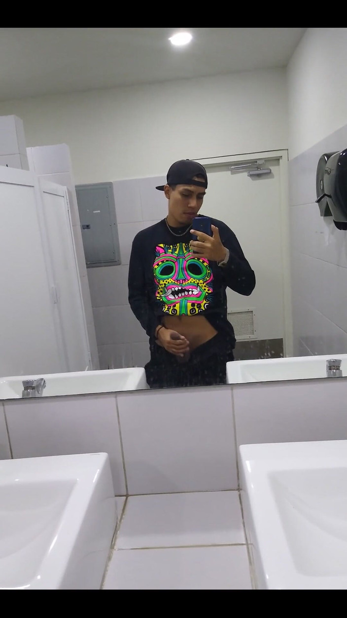 AlexAlejandro13: Come on Touch Me