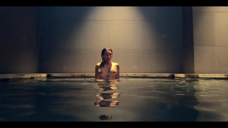 Winter_steph: Cewek semok latina lagi asik masturbasi di onsen! Cewek sange...