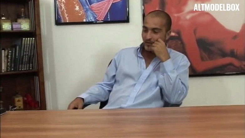 PurefilmsTv: Pasangan berkahwin perlu merasai seks bertiga untuk menghidupkan keinginan mereka