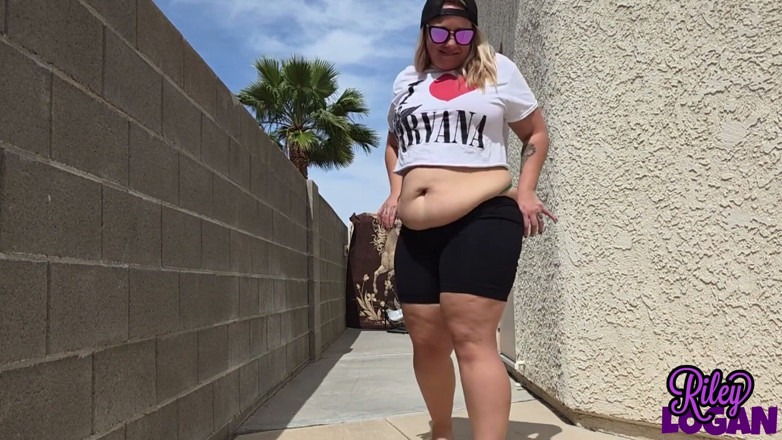 RileyLogan: BBW Runway Catwalk with Heavy Hip Sway - Multiple Outfits Riley...