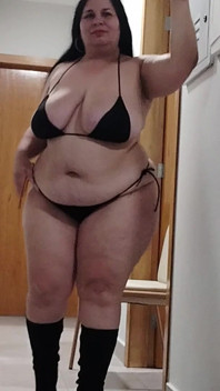 Mature BBW MILF Traveling, Fans in Slow Motion