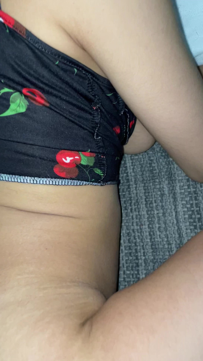 Endemoniados: Petite Teen Squeals with Pleasure as She Enjoys a Huge...