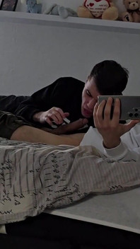 Solo una rápida mamada gay en medio