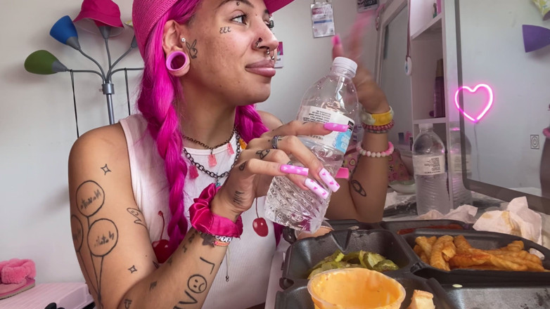 Nali Marie: Spicy Food Mukbang Vlog Extra Hot Mozzarella Sticks