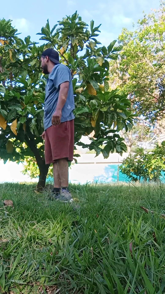 Tommhot: 一緒にトレーニングして、バスルームでオナニーしよう