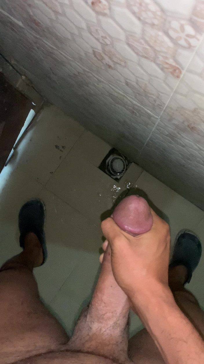 Preek Fans: Masturbando no banheiro do escritório