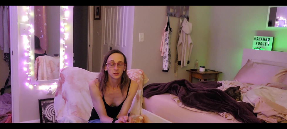 Shannon Rogue: Första klippet av en ny unboxing video