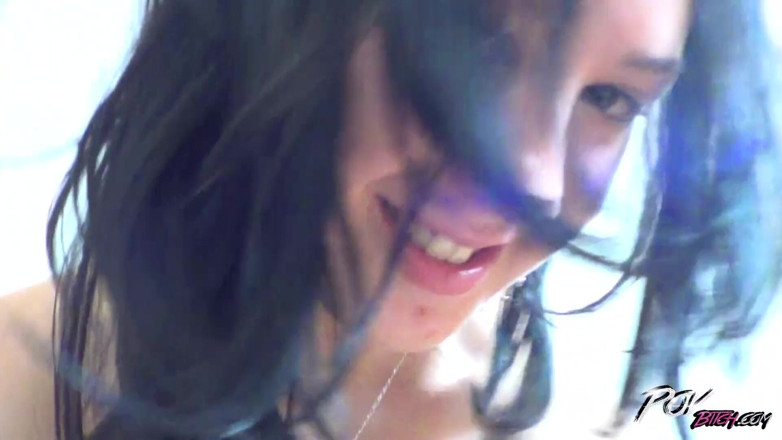 POV Bitch: Schöne geile teen-schwanzlutscherin bekommt einen harten fick